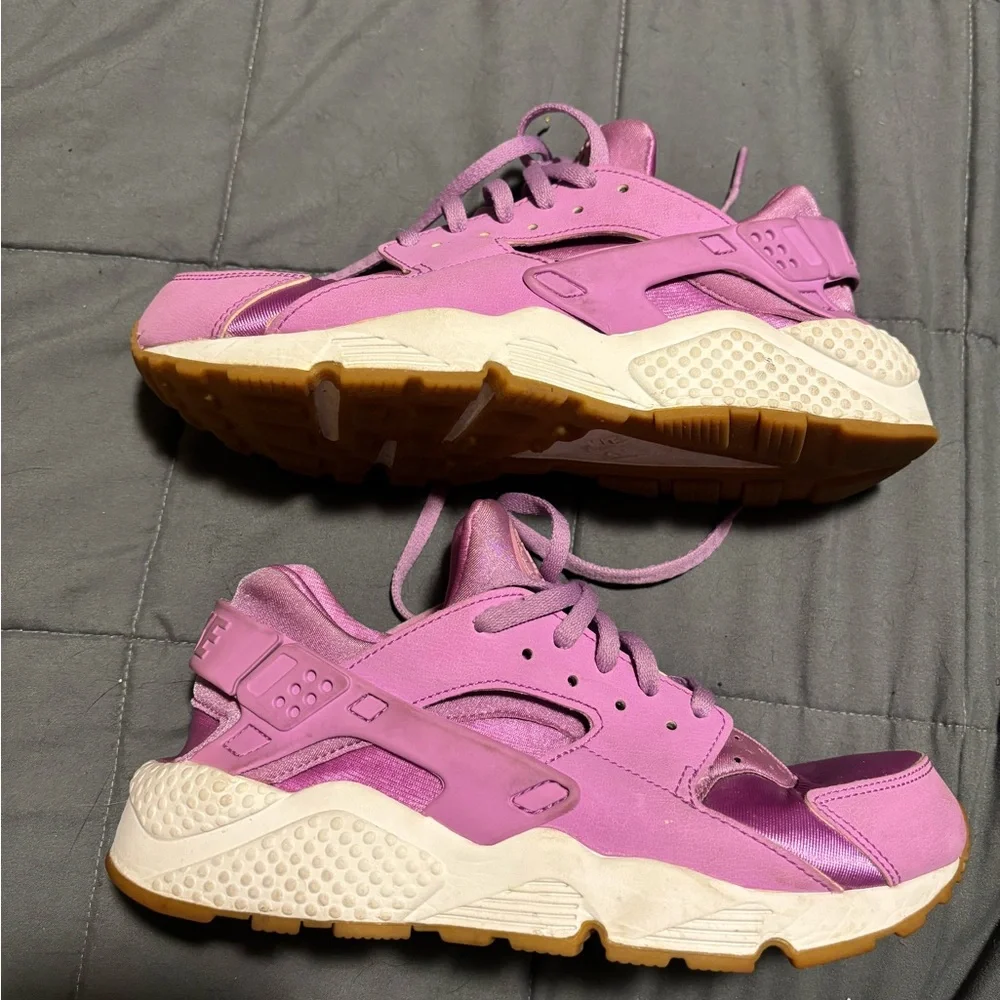 NIKE Air Huarache Run FG 'Fuchsia Glow' Sneakers - Picture 4 of 8